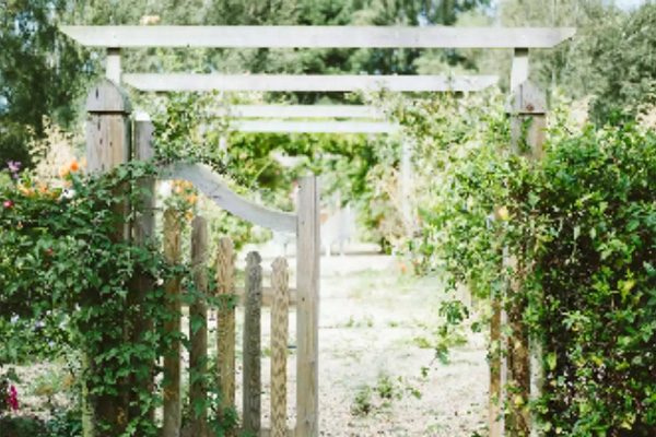 25-Cool-Garden-Wooden-Gates-1.jpg