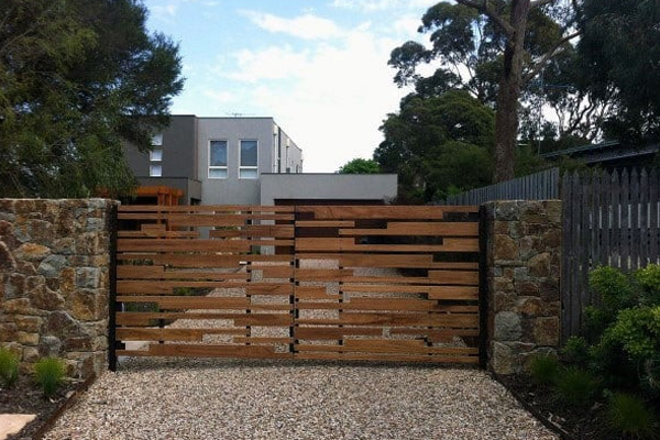 25-Cool-Garden-Wooden-Gates-11.jpg