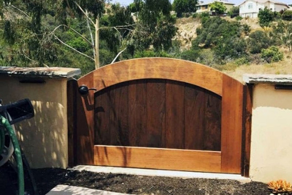 25-Cool-Garden-Wooden-Gates-12.jpg