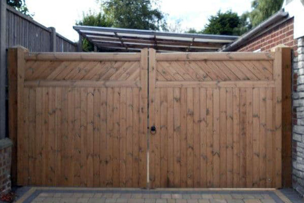 25-Cool-Garden-Wooden-Gates-14.jpg