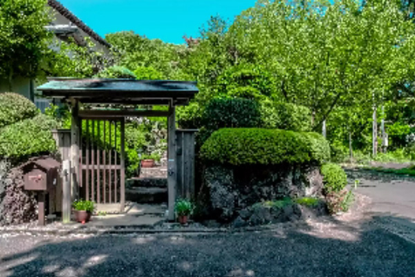 25-Cool-Garden-Wooden-Gates-5.jpg