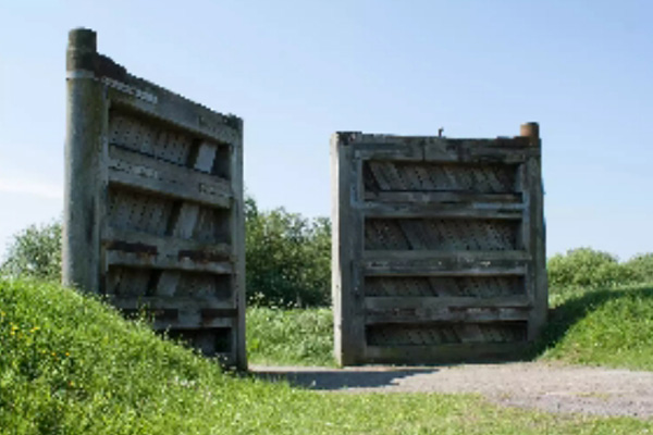 25-Cool-Garden-Wooden-Gates-6.jpg