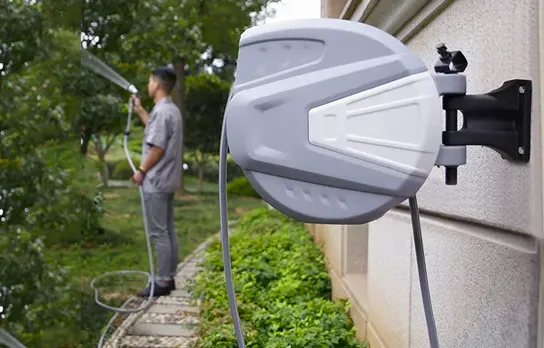 Application of Garden Tools Wall Mounted Potable Retractable Automatic Portable Water Hose Reel Wall Bracket Hose Reel